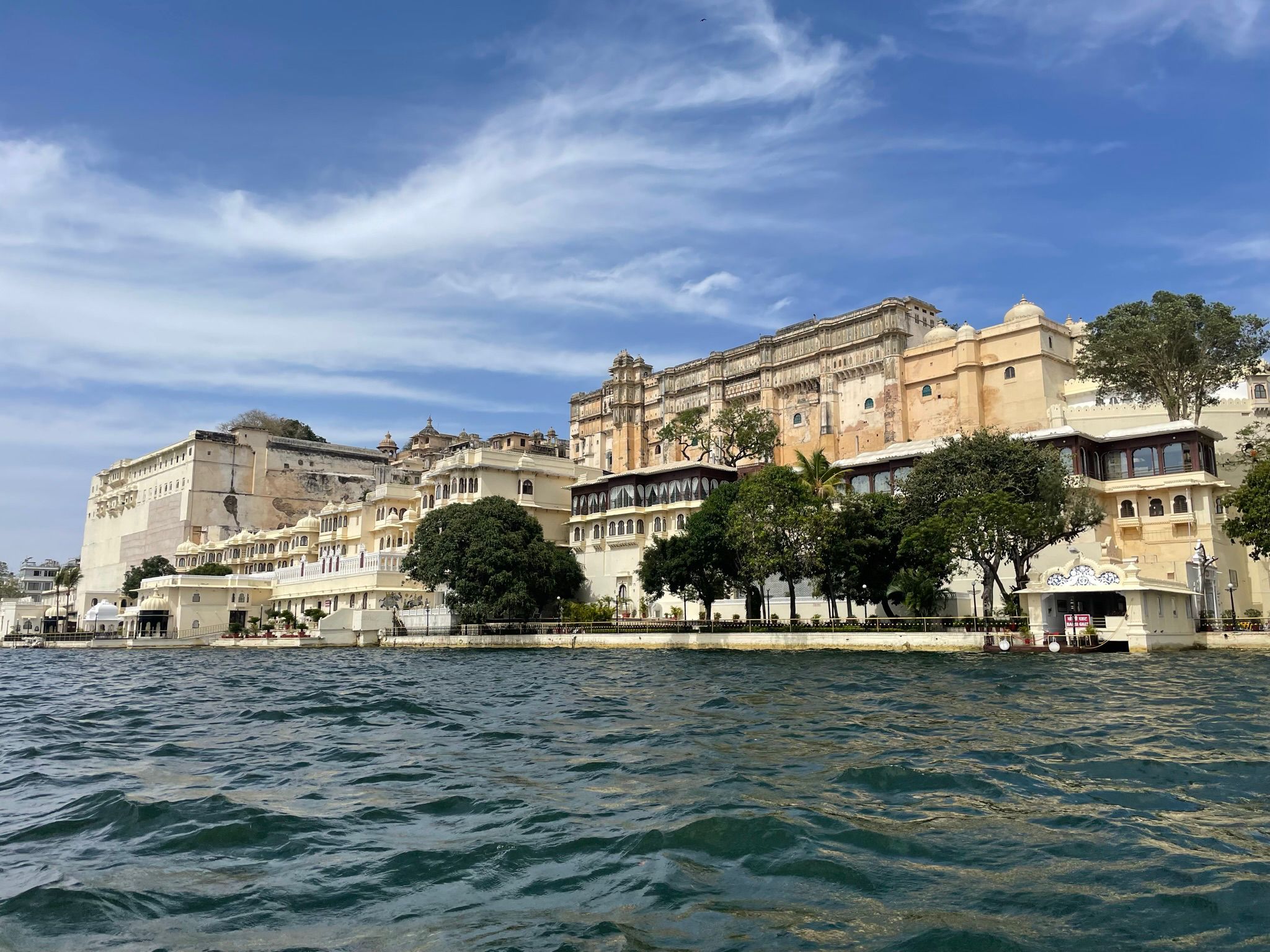 car-rental-service-in-Udaipur-incredibleIndiaBycar